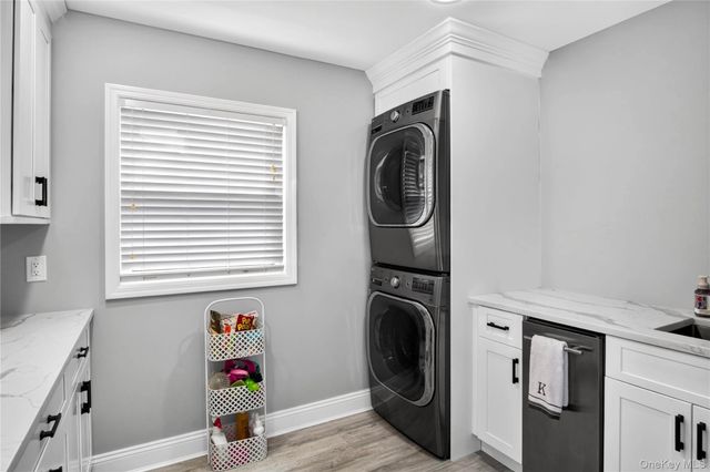 125 Pace Drive S, West Islip, NY 11795