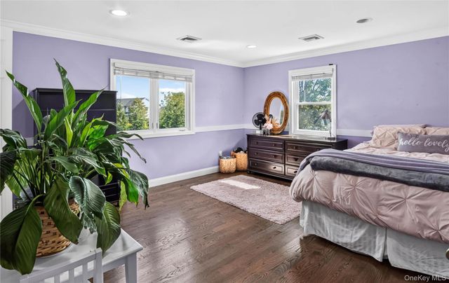 125 Pace Drive S, West Islip, NY 11795