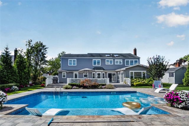 125 Pace Drive S, West Islip, NY 11795