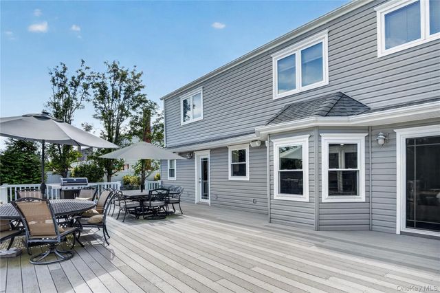 125 Pace Drive S, West Islip, NY 11795