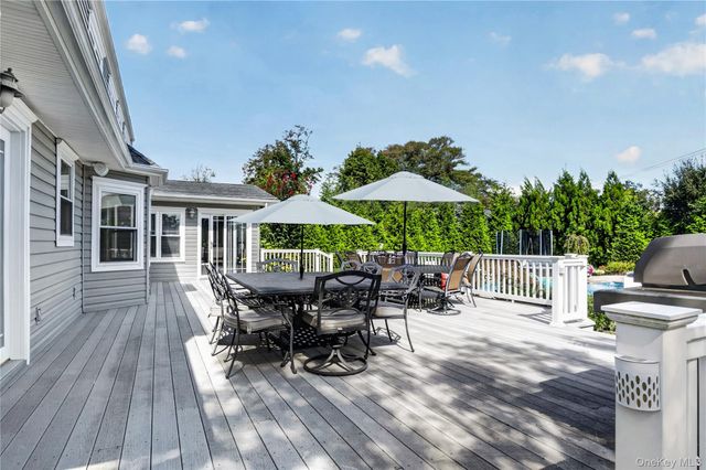 125 Pace Drive S, West Islip, NY 11795