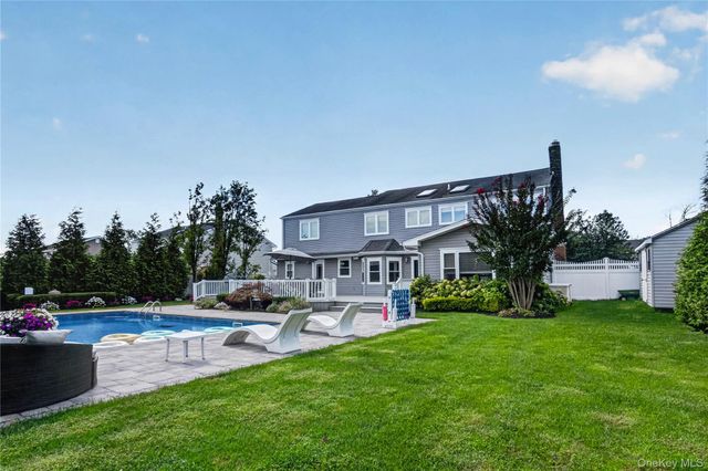 125 Pace Drive S, West Islip, NY 11795