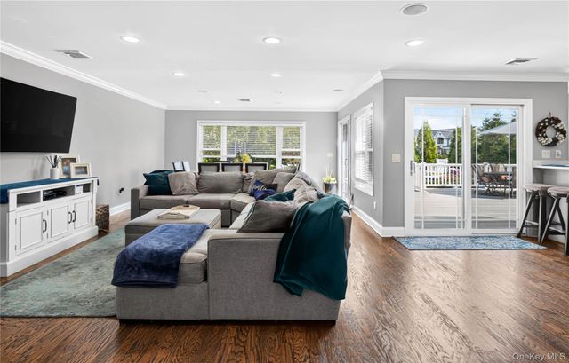 125 Pace Drive S, West Islip, NY 11795