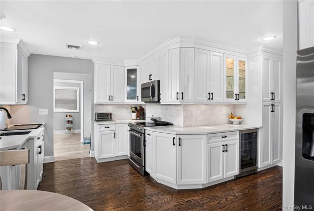 125 Pace Drive S, West Islip, NY 11795