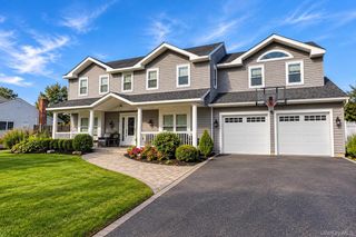 125 Pace Drive S, West Islip, NY 11795