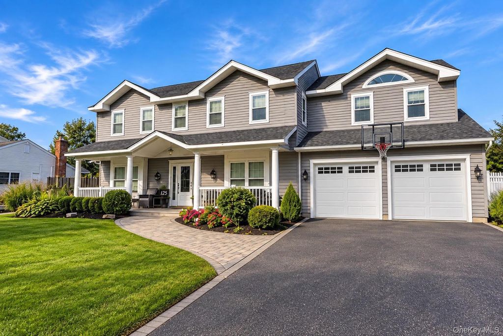 125 Pace Drive S, West Islip, NY 11795 — exterior