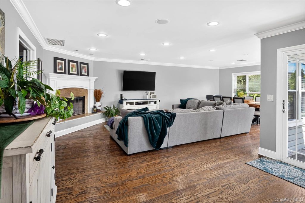 125 Pace Drive S, West Islip, NY 11795 — photo 5