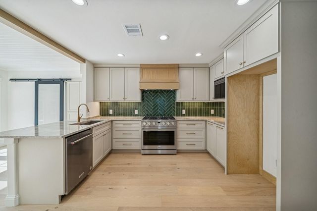 819 Azalea Street, Houston, TX 77018