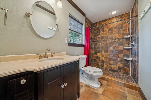 819 Azalea Street, Houston, TX 77018