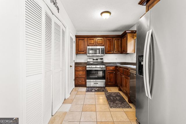 1631 Rose Garden Lane, Loganville, GA 30052