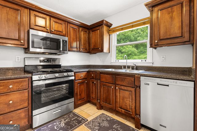 1631 Rose Garden Lane, Loganville, GA 30052
