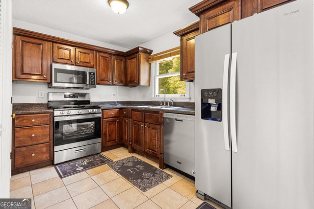 1631 Rose Garden Lane, Loganville, GA 30052
