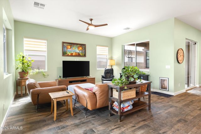 930 E PASEO Way, Phoenix, AZ 85042