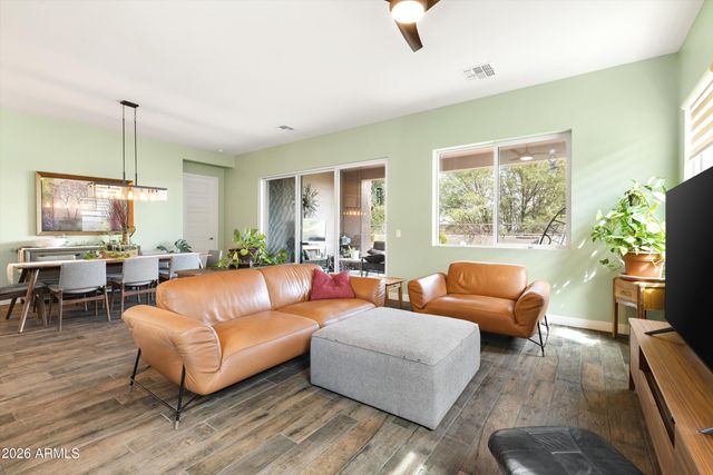 930 E PASEO Way, Phoenix, AZ 85042