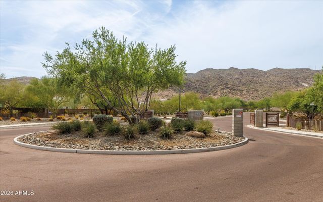 930 E PASEO Way, Phoenix, AZ 85042