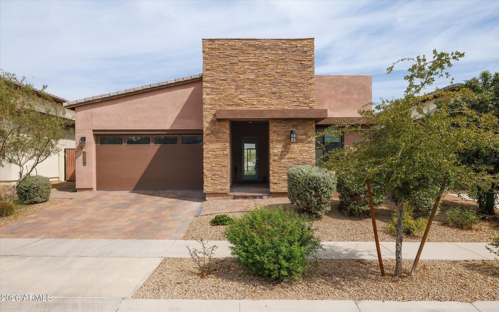 930 E PASEO Way, Phoenix, AZ 85042