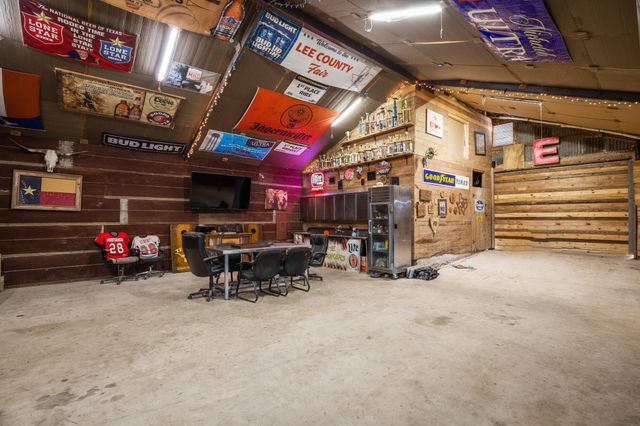 1099 Private Road 1061, Paige, TX 78659