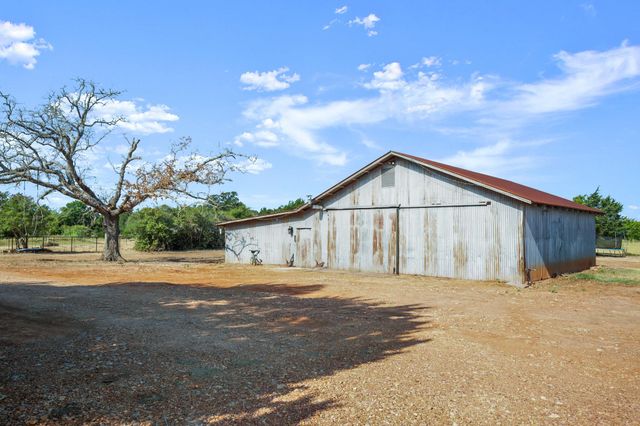 1099 Private Road 1061, Paige, TX 78659