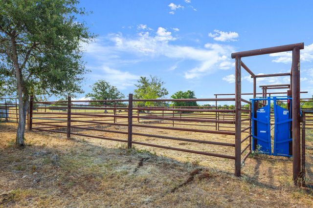 1099 Private Road 1061, Paige, TX 78659