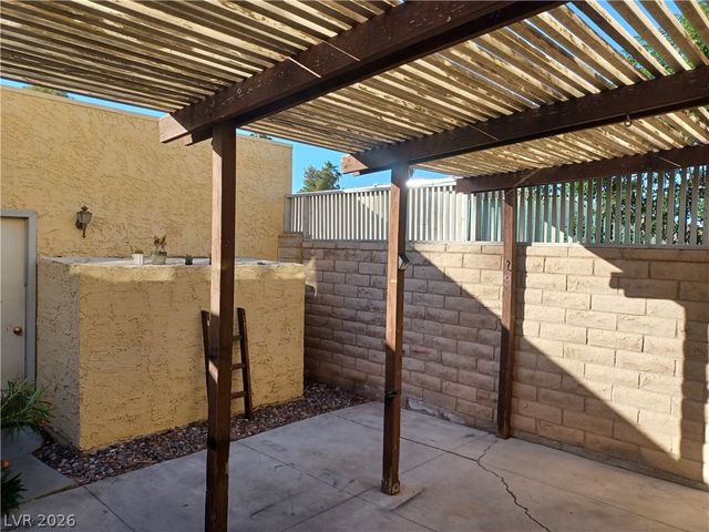 442 Las Casitas Way, Las Vegas, NV 89121