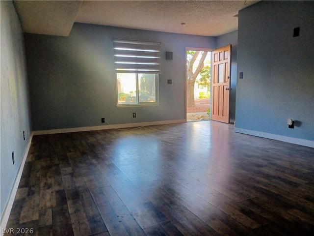 442 Las Casitas Way, Las Vegas, NV 89121