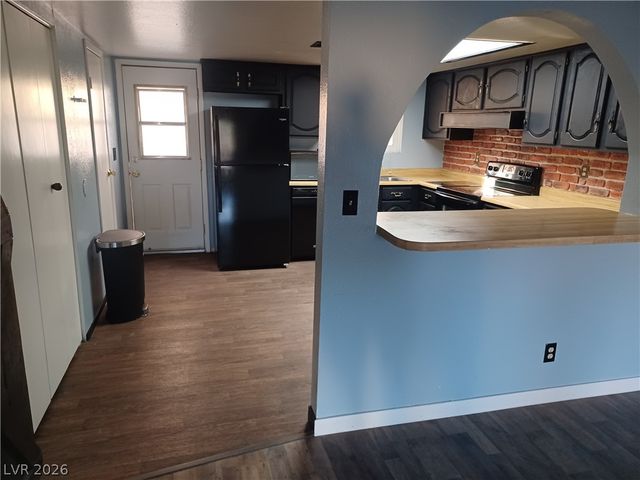 442 Las Casitas Way, Las Vegas, NV 89121