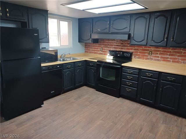 442 Las Casitas Way, Las Vegas, NV 89121