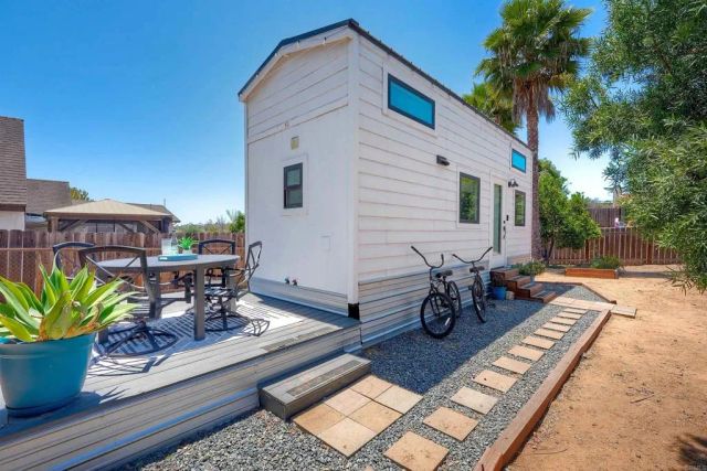 1937 Bernardo Avenue, Escondido, CA 92025