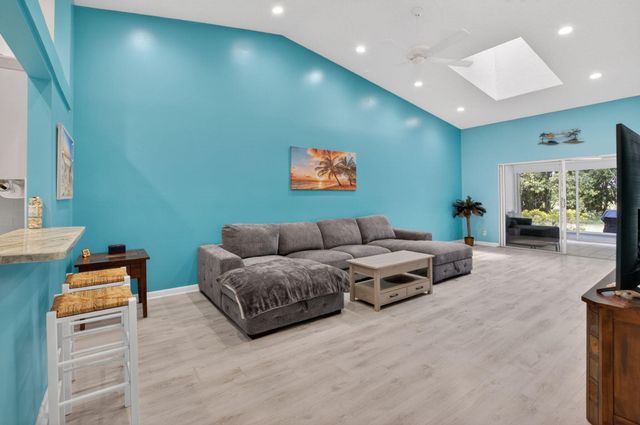 6082 Waldwick Circle, Delray Beach, FL 33484