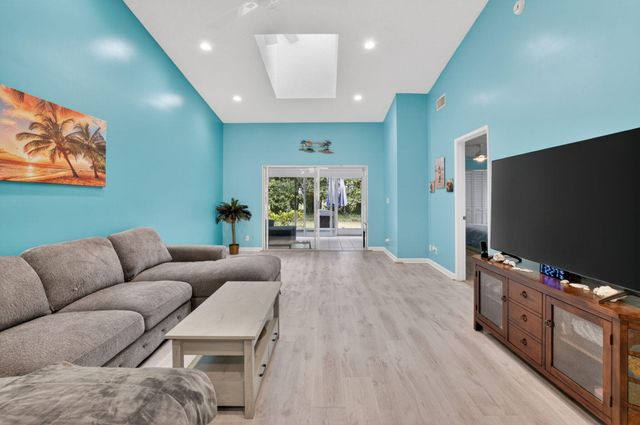 6082 Waldwick Circle, Delray Beach, FL 33484