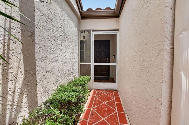6082 Waldwick Circle, Delray Beach, FL 33484