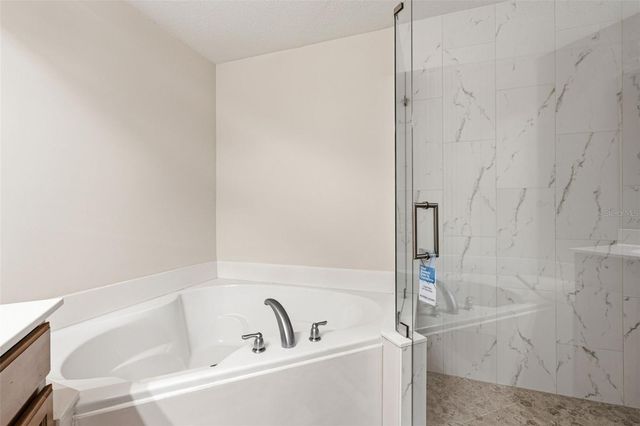 7005 PROSPERITY CIRCLE 2005, Sarasota, FL 34238
