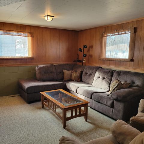 535 E Highland Park Drive NE, Hutchinson, MN 55350