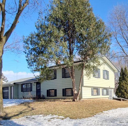 535 E Highland Park Drive NE, Hutchinson, MN 55350