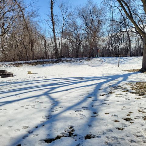 535 E Highland Park Drive NE, Hutchinson, MN 55350