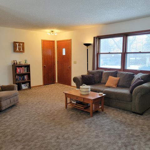 535 E Highland Park Drive NE, Hutchinson, MN 55350