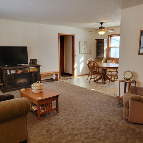 535 E Highland Park Drive NE, Hutchinson, MN 55350