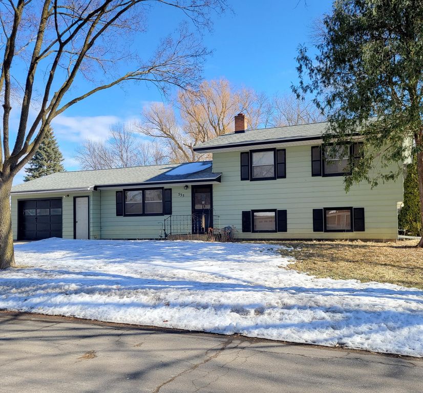 535 E Highland Park Drive NE, Hutchinson, MN 55350