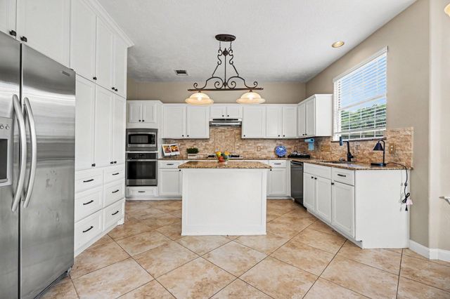2212 Palm Lagoon Drive, League City, TX 77573