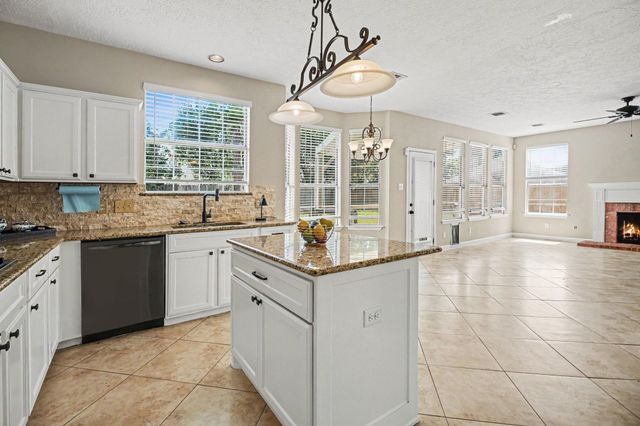 2212 Palm Lagoon Drive, League City, TX 77573