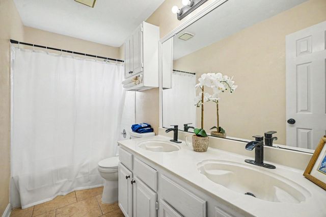 2212 Palm Lagoon Drive, League City, TX 77573