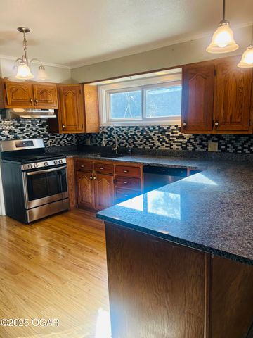 2025 Carolina Place, Joplin, MO 64801