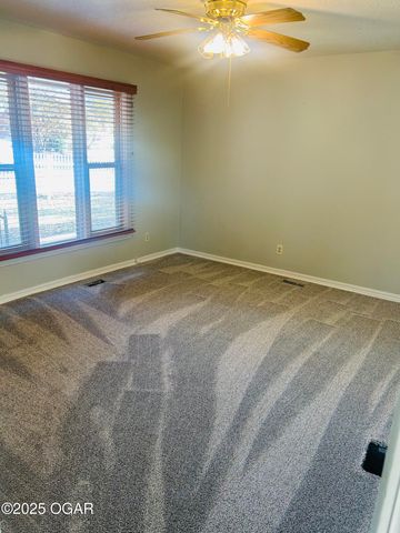 2025 Carolina Place, Joplin, MO 64801