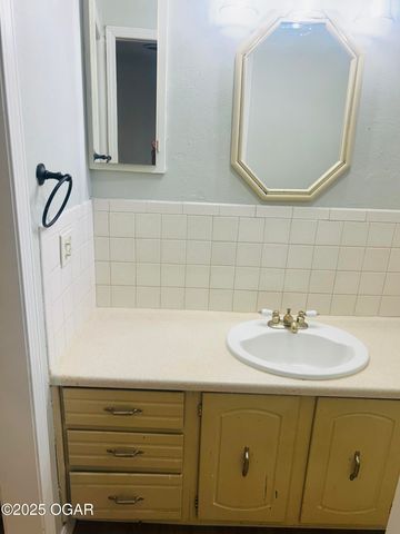 2025 Carolina Place, Joplin, MO 64801