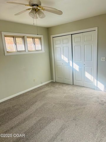 2025 Carolina Place, Joplin, MO 64801