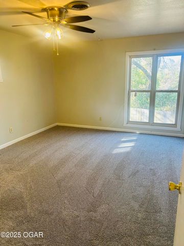 2025 Carolina Place, Joplin, MO 64801