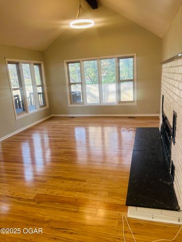 2025 Carolina Place, Joplin, MO 64801