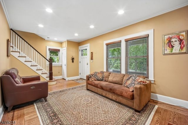 76 MEADOWBROOK Rd, Millburn Twp., NJ 07078
