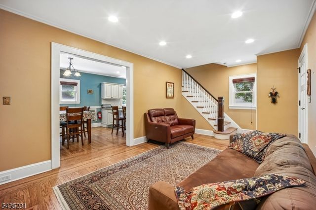 76 MEADOWBROOK Rd, Millburn Twp., NJ 07078