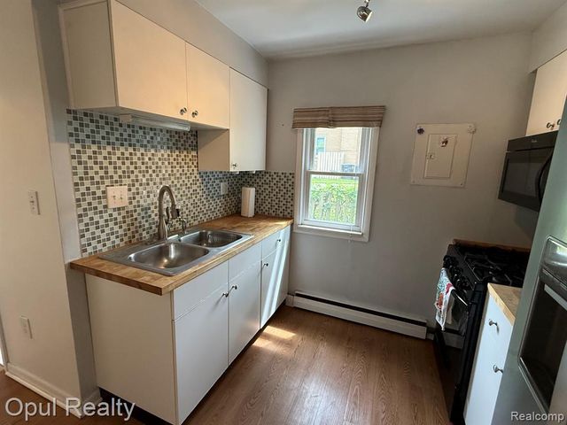 11700 Cavell Street, Livonia, MI 48150